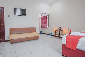 RedDoorz Plus near Istana Maimun Medan