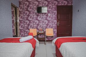 RedDoorz Plus near Istana Maimun Medan
