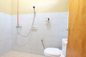 RedDoorz near Mangrove Forest Kupang