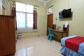 RedDoorz near Mangrove Forest Kupang