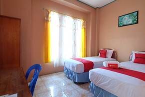 RedDoorz near Mangrove Forest Kupang