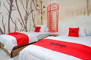 RedDoorz Syariah near Universitas Negeri Gorontalo 2