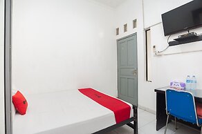 RedDoorz Syariah near Grand Galaxy Park