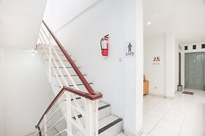 RedDoorz Syariah near Grand Galaxy Park