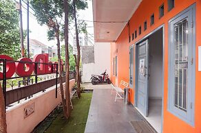 RedDoorz Syariah near Grand Galaxy Park