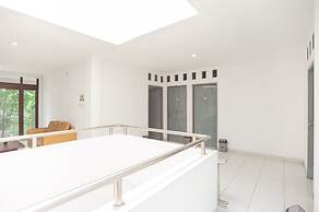 RedDoorz Syariah near Grand Galaxy Park