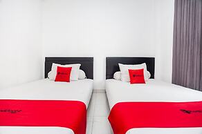 RedDoorz Syariah near Grand Galaxy Park