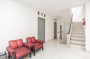 RedDoorz Syariah near Grand Galaxy Park