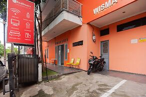 RedDoorz Syariah near Grand Galaxy Park