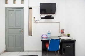 RedDoorz Syariah near Grand Galaxy Park