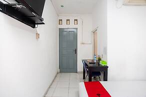 RedDoorz Syariah near Grand Galaxy Park