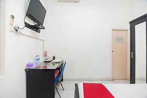 RedDoorz Syariah near Grand Galaxy Park