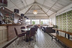 RedDoorz Premium near Bandung Station