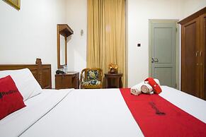 RedDoorz near Pantai Falajawa Ternate