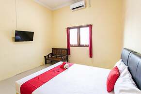 RedDoorz near Prambanan Temple