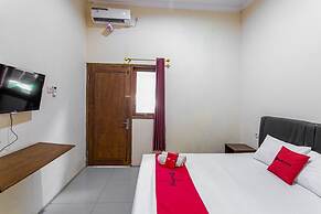 RedDoorz near Prambanan Temple