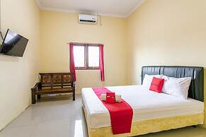 RedDoorz near Prambanan Temple