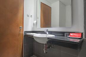RedDoorz Premium near Paris Van Java Mall