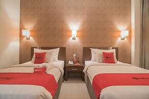 RedDoorz Premium near Paris Van Java Mall