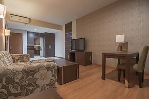 RedDoorz Premium near Paris Van Java Mall