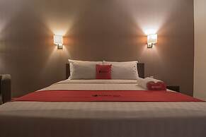 RedDoorz Premium near Paris Van Java Mall