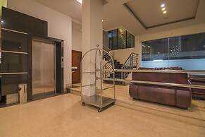 RedDoorz Premium near Paris Van Java Mall