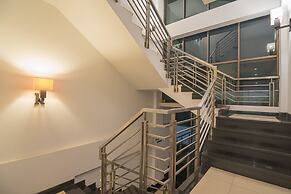 RedDoorz Premium near Paris Van Java Mall