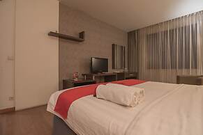 RedDoorz Premium near Paris Van Java Mall