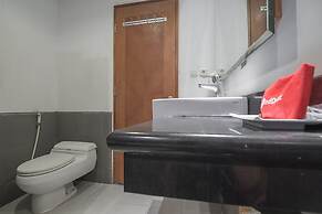 RedDoorz Premium near Paris Van Java Mall