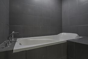 RedDoorz Premium near Paris Van Java Mall