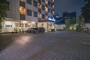 RedDoorz Premium near Paris Van Java Mall