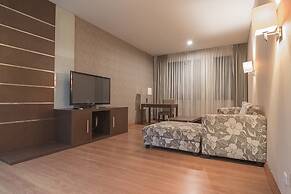 RedDoorz Premium near Paris Van Java Mall