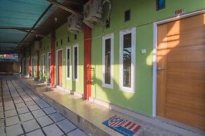 RedDoorz near Living Plaza Balikpapan 2