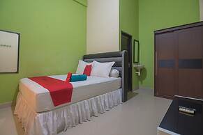 RedDoorz near Living Plaza Balikpapan 2