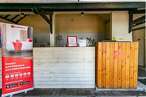 RedDoorz Plus near Taman Sari 2