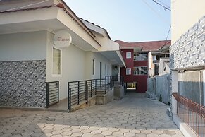 Residences by RedDoorz near MT Haryono