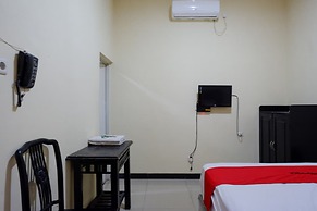 RedDoorz near GOR Wisanggeni