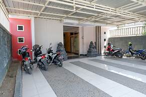 RedDoorz near GOR Wisanggeni