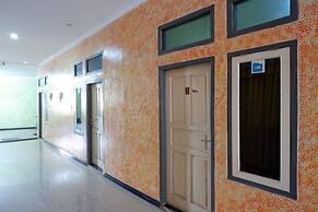 RedDoorz near GOR Wisanggeni