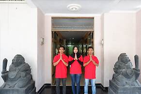 RedDoorz near GOR Wisanggeni