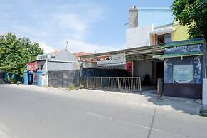 RedDoorz near GOR Wisanggeni