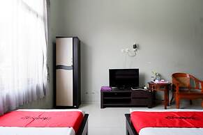 RedDoorz Syariah near Menara Kudus