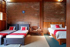 RedDoorz Syariah near Menara Kudus