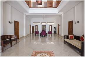 RedDoorz near Padang Galak Beach