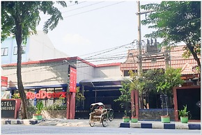 RedDoorz near Bojonegoro Train Station