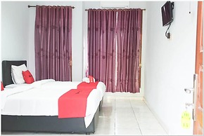 RedDoorz near Bojonegoro Train Station