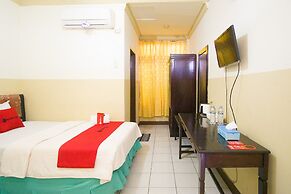 RedDoorz Plus near Pelabuhan Bitung