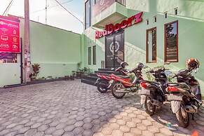 RedDoorz near Jogja National Museum