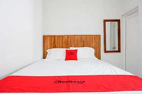 RedDoorz Plus Syariah near Stasiun Tegal 2