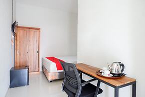 RedDoorz Plus Syariah near Stasiun Tegal 2